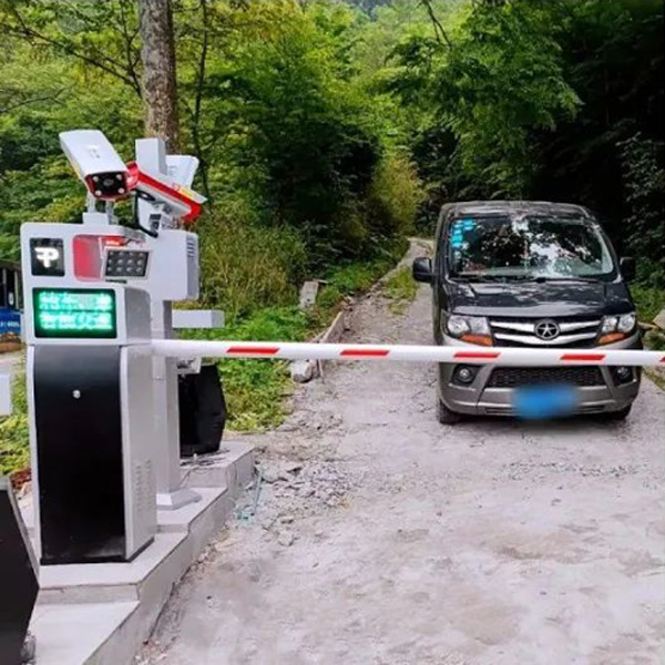 Principio di funzionamento del sistema di riconoscimento targhe del cancello stradale