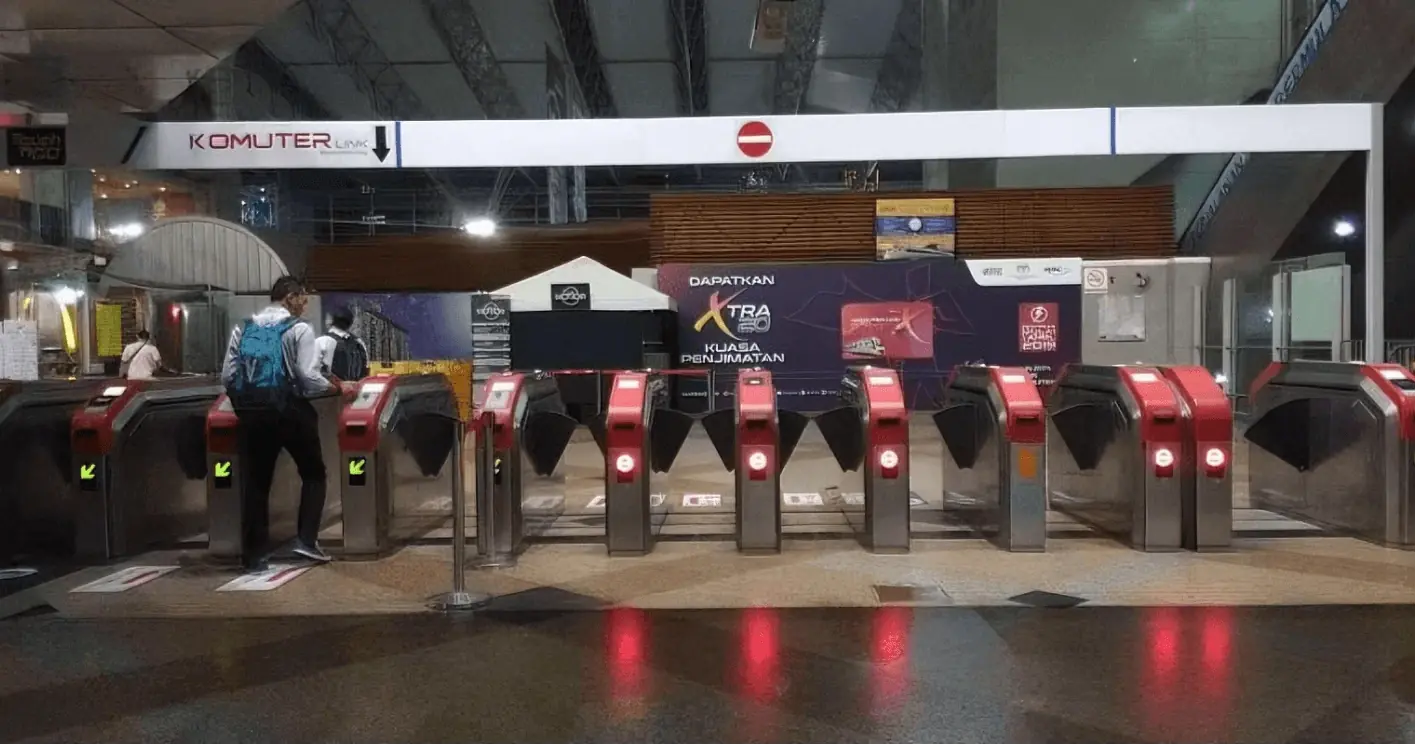 Come gestire l'autorizzazione all'accesso per i tornelli di controllo accessi?