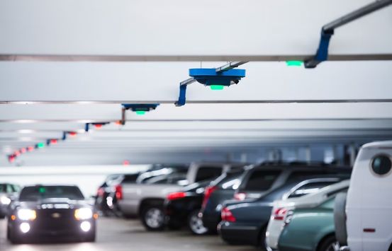 I sistemi di gestione intelligente dei parcheggi possono risolvere completamente le sfide dei parcheggi urbani?