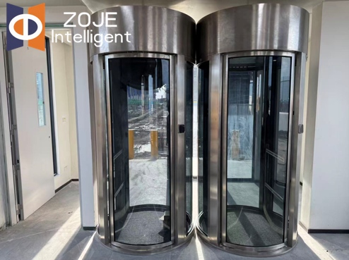 Tornello in vetro a tutta altezza di tipo AB ZOJE installato con successo presso un data center locale in Tailandia