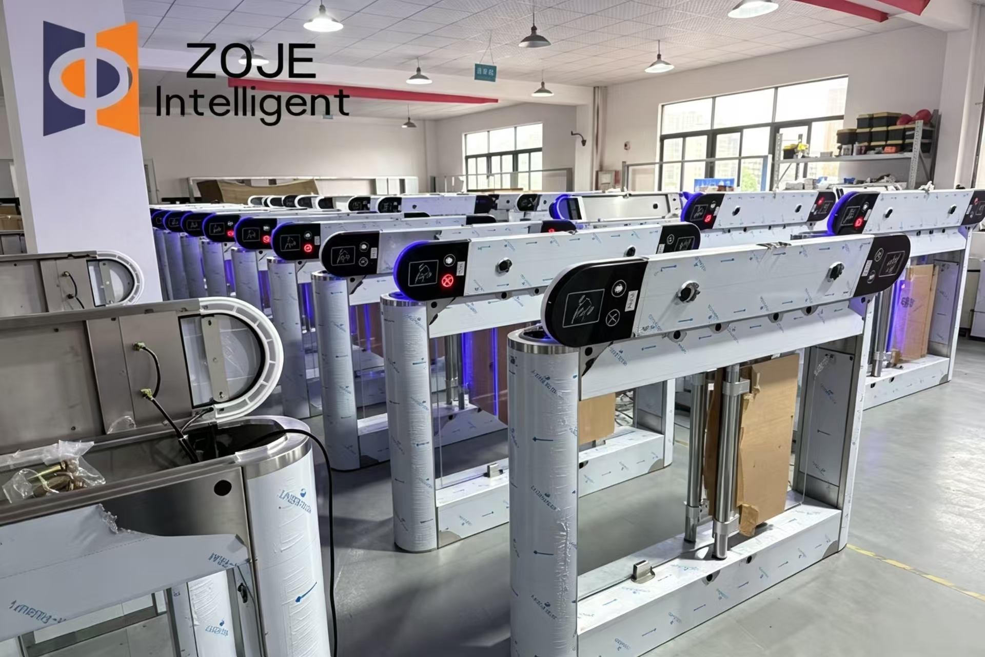 ZOJE completa 100 unità di tornelli veloci, pronti per test e spedizioni all'estero