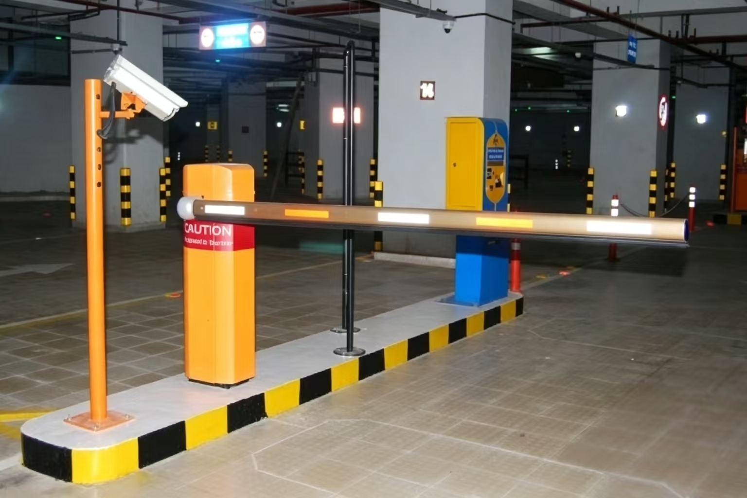 ZOJE completa il test in fabbrica di un cancello barriera per recinzione con indicatori di corsia a LED
