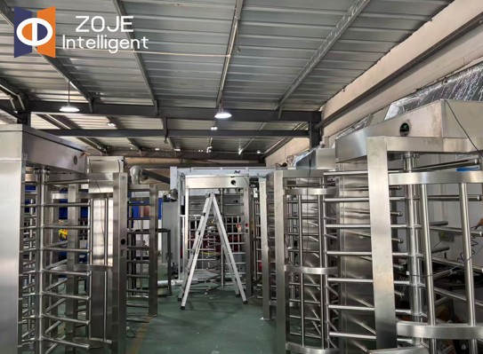 In che modo ZOJE garantisce la qualità di ogni tornello a tutta altezza durante la produzione?